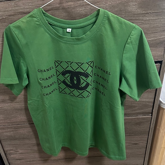 Vibrant Green Tee with Iconic Logo sỉze M - Picture 1 of 3